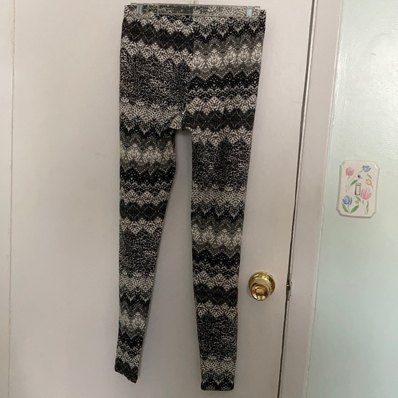 Material Girl black, grey, and white leggings - Picture 2 of 6
